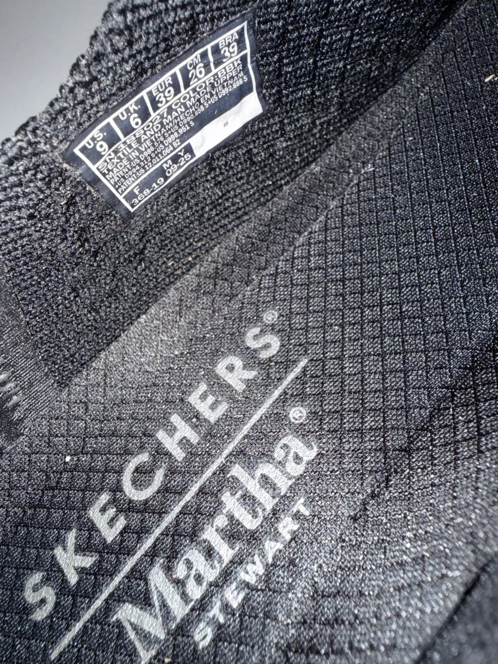 Skechers new without